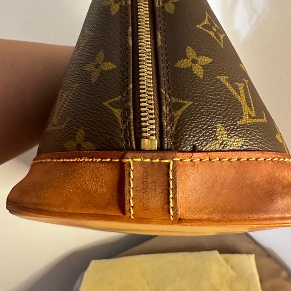 💯% Authentic Louis Vuitton Alma 30 - Picture 6 of 9